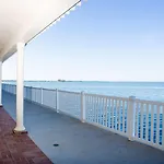 Best Western Plus Yacht Harbor Inn
