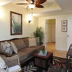 2 Bedroom Apt Overlooking Dunedin Town Square No Kids, No Pets