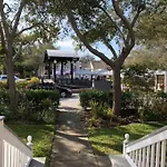 Downtown Dunedin! 2 Bedroom 2 Bath No Kids, No Pets
