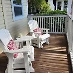 Downtown Dunedin! 2 Bedroom 2 Bath No Kids, No Pets