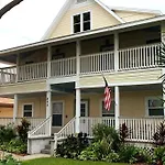 Downtown Dunedin! 2 Bedroom 2 Bath No Kids, No Pets