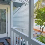 Meranova Bed & Breakfast