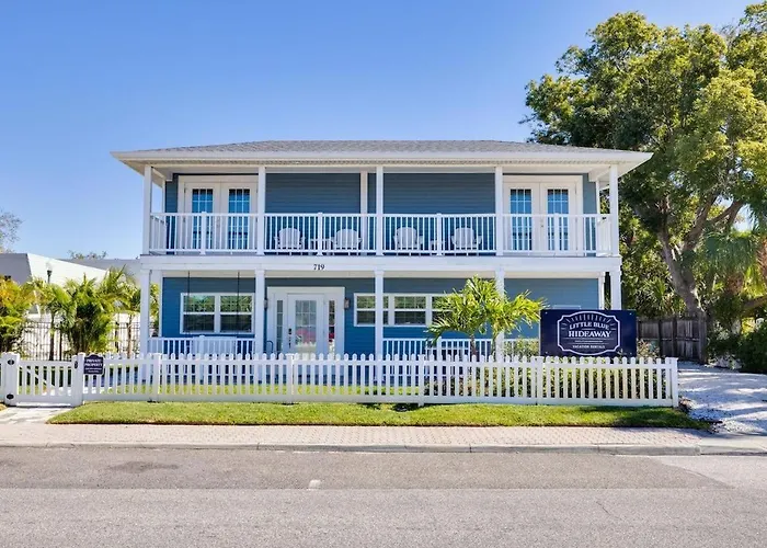 Little Blue Hideaway \