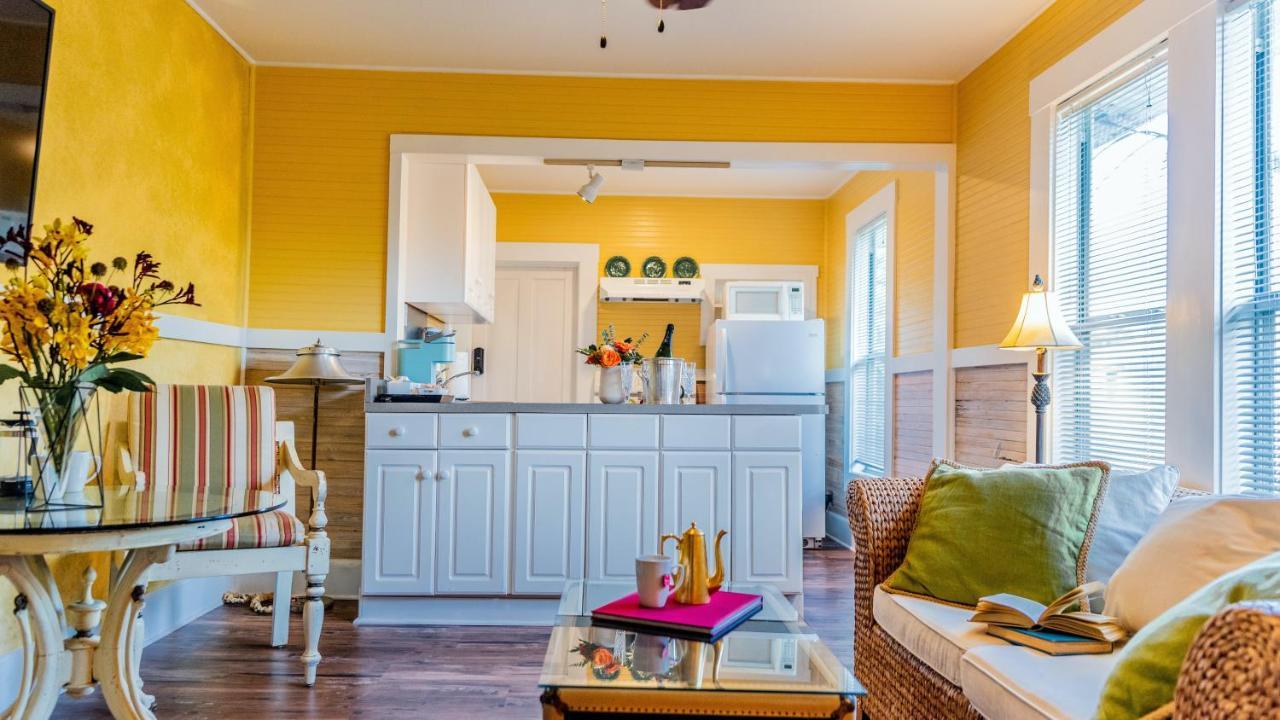 Meranova Guest Bed & Breakfast 4*