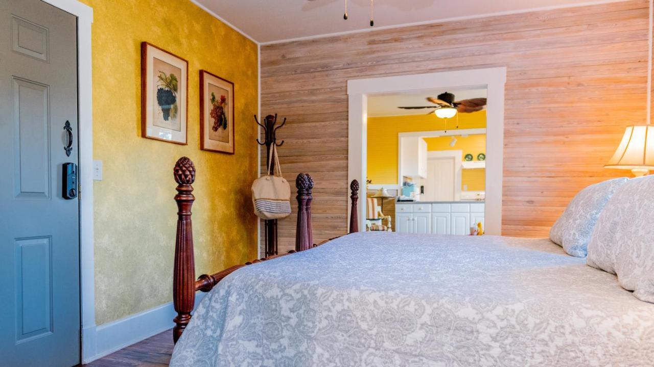 Meranova Guest Bed & Breakfast Dunedin