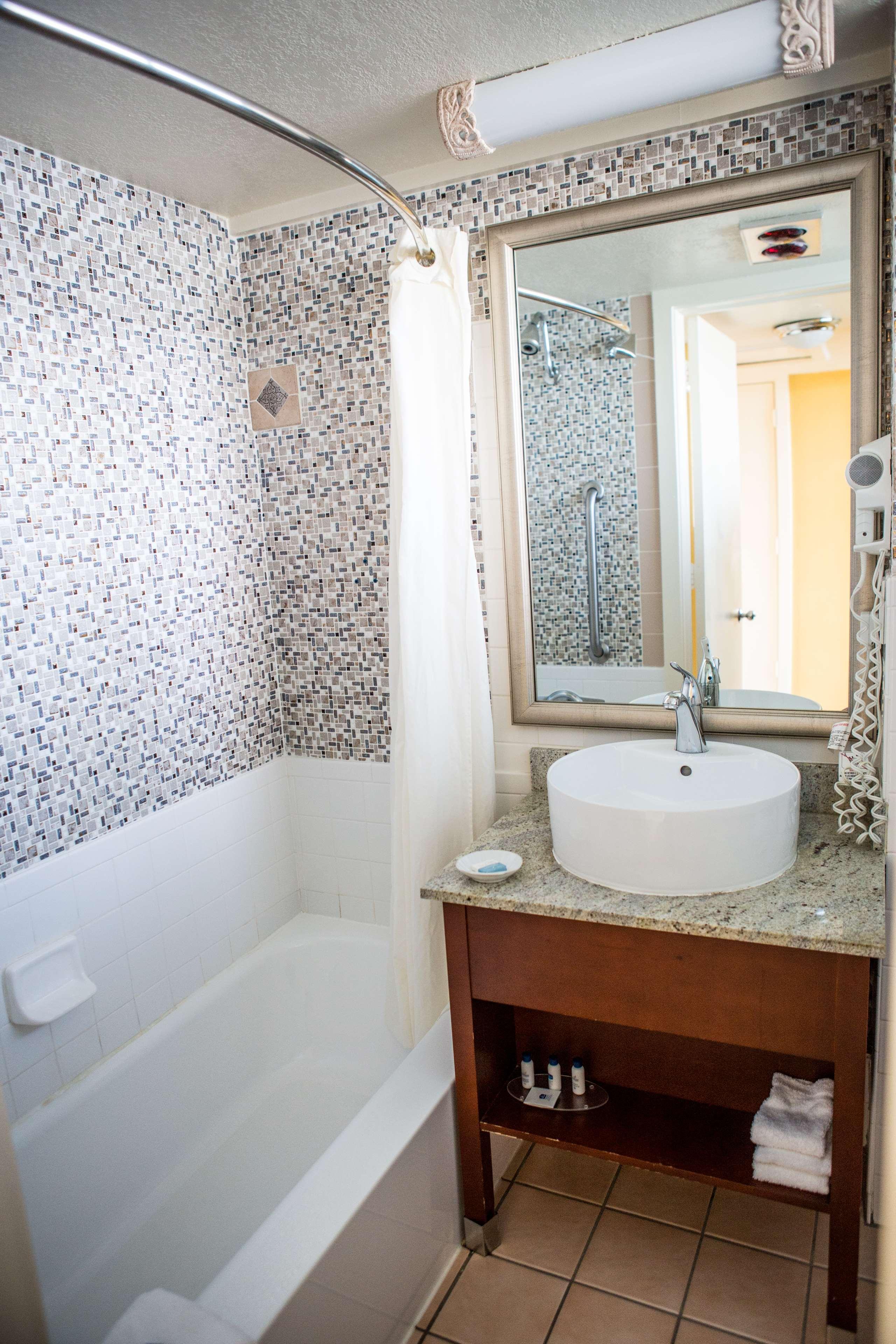 Hotel Western Yacht Harbor 3*