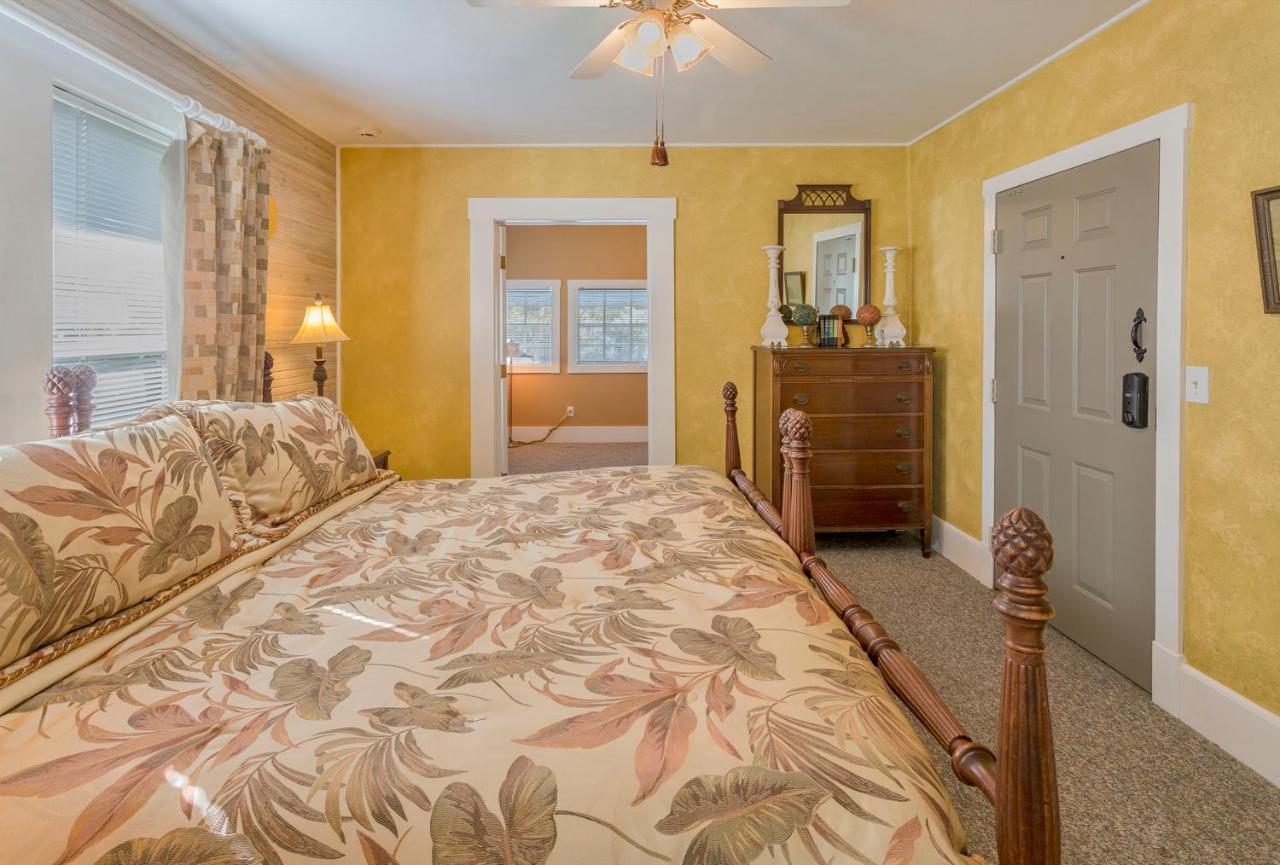 Meranova Guest Bed & Breakfast 4*