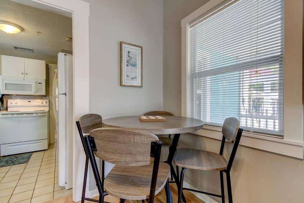 Rare- Downtown 2 Bedroom! Family Friendly! Apartment Dunedin