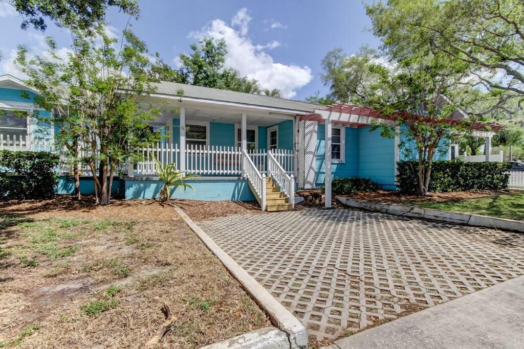 Rare- Downtown 2 Bedroom! Family Friendly! Apartment *
