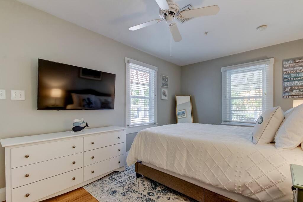 Apartment Rare- Downtown 2 Bedroom! Family Friendly! Dunedin
