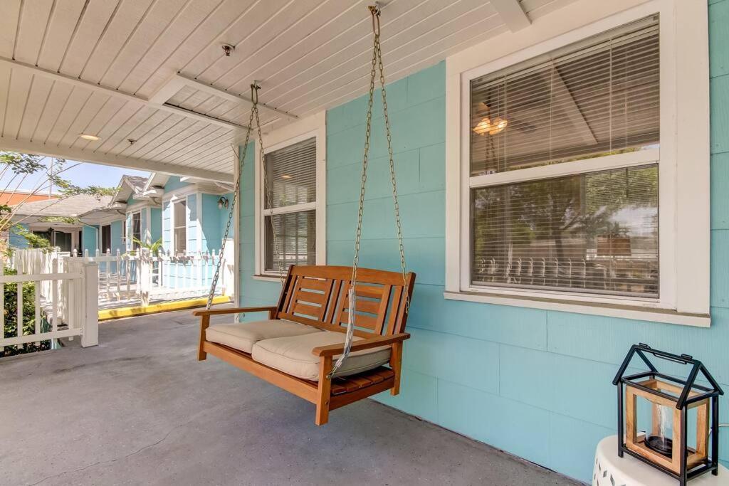Rare- Downtown 2 Bedroom! Family Friendly! Apartment