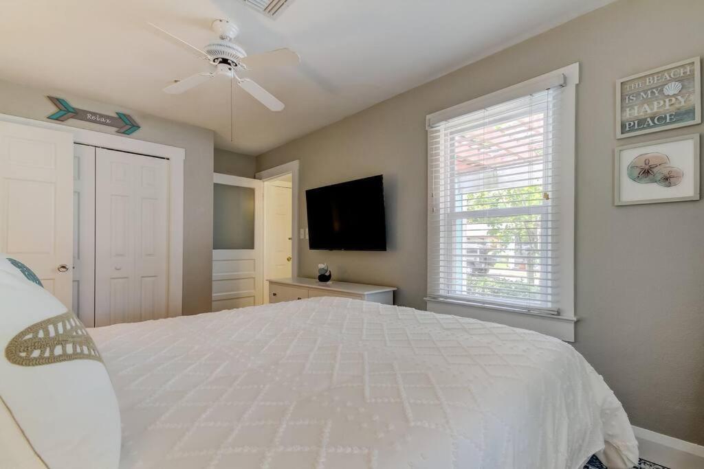 Rare- Downtown 2 Bedroom! Family Friendly! Apartment *