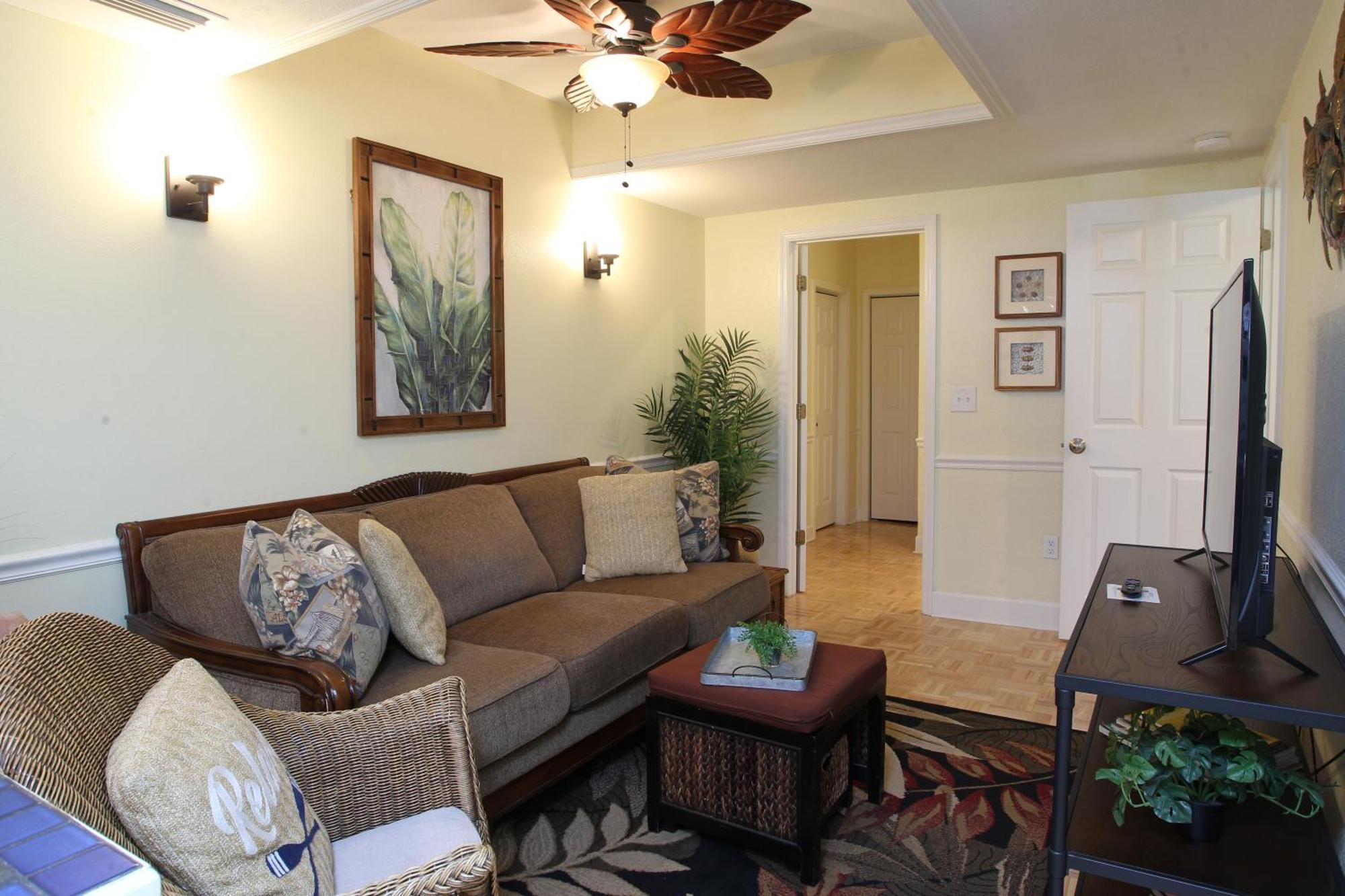 2 Bedroom Overlooking Town Square No Kids, No Pets Apartment *