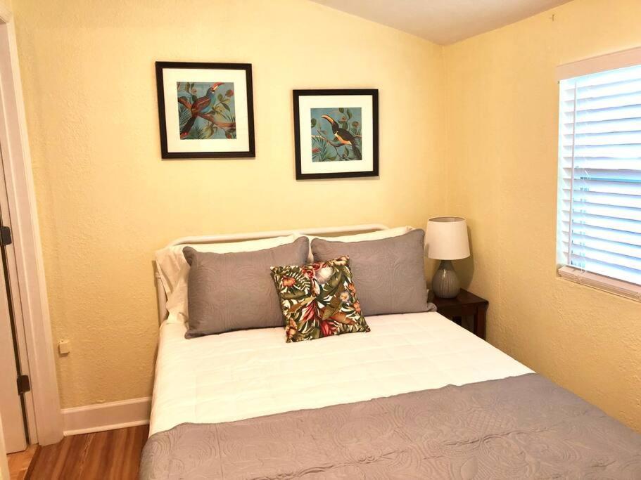 2 Bedroom Overlooking Town Square No Kids, No Pets Apartment *