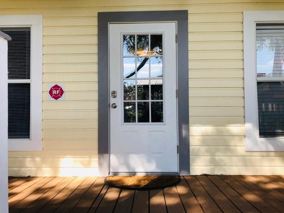 Apartment Downtown Dunedin! 2 Bedroom 2 Bath No Kids, No Pets