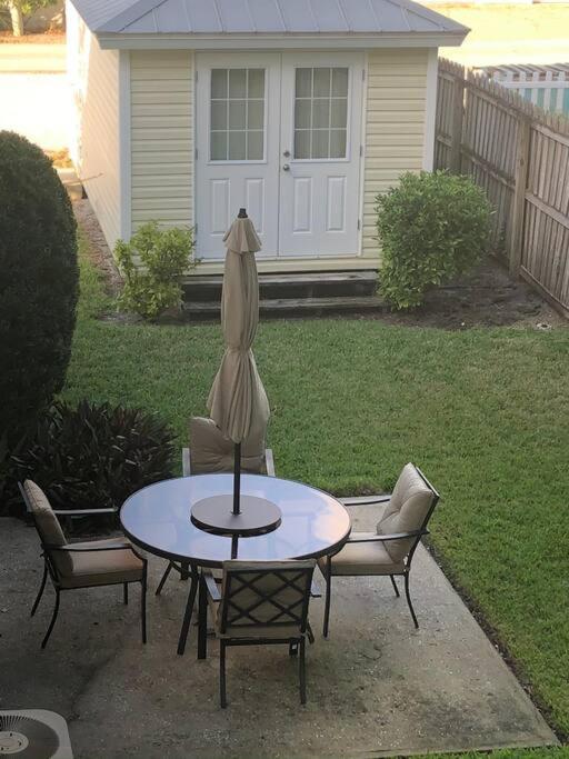Apartment Downtown Dunedin! 2 Bedroom 2 Bath No Kids, No Pets *