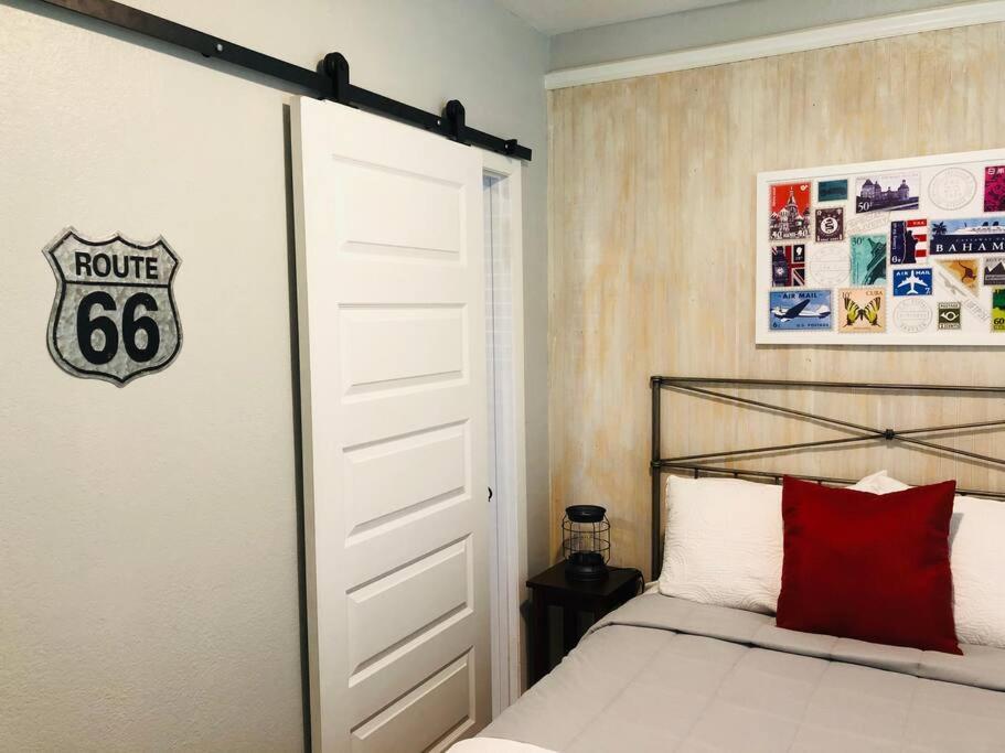 Downtown Dunedin! 2 Bedroom 2 Bath No Kids, No Pets *
