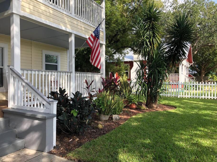 Apartment Downtown Dunedin! 2 Bedroom 2 Bath No Kids, No Pets