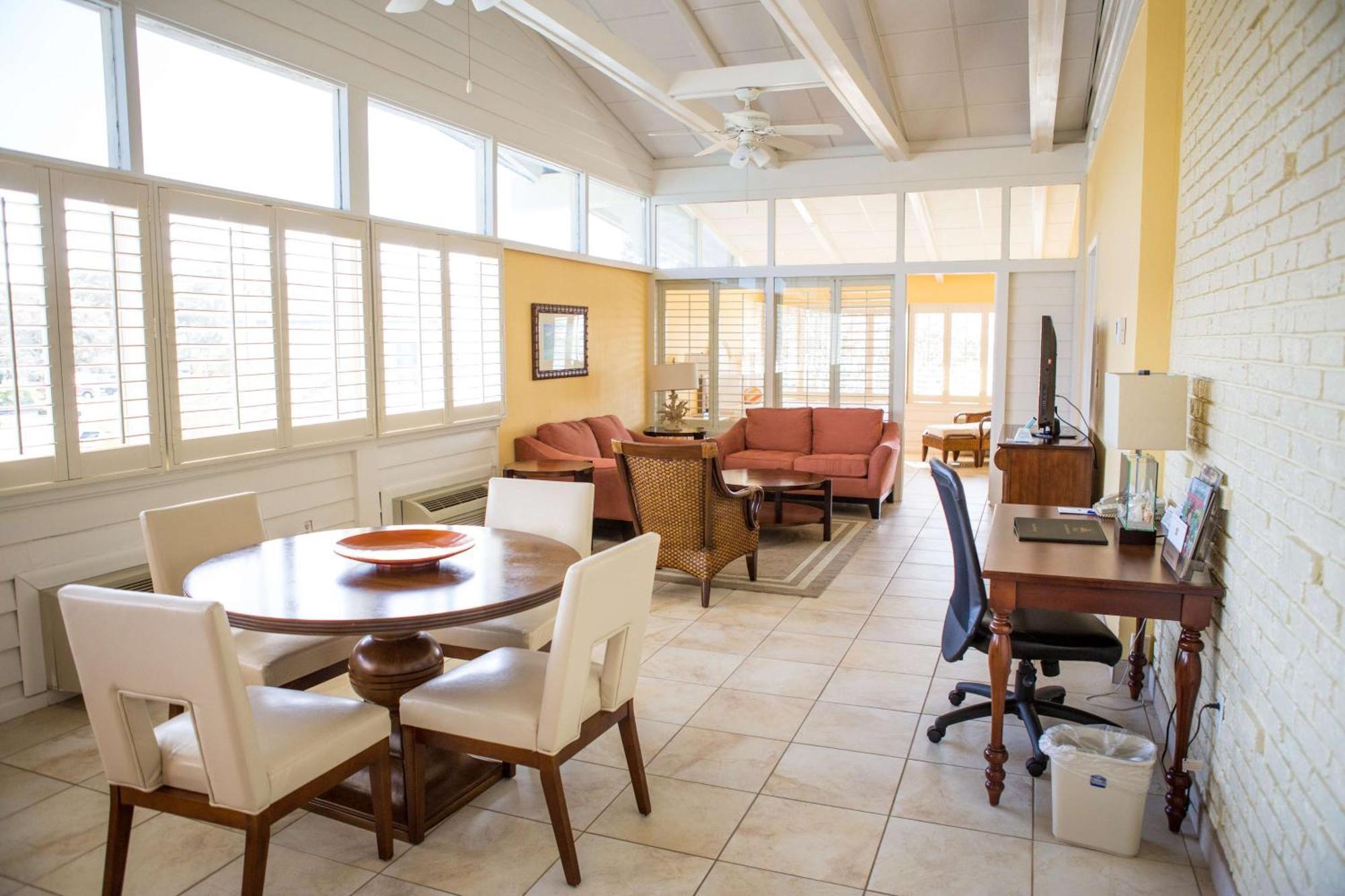 Hotel Western Yacht Harbor 3*
