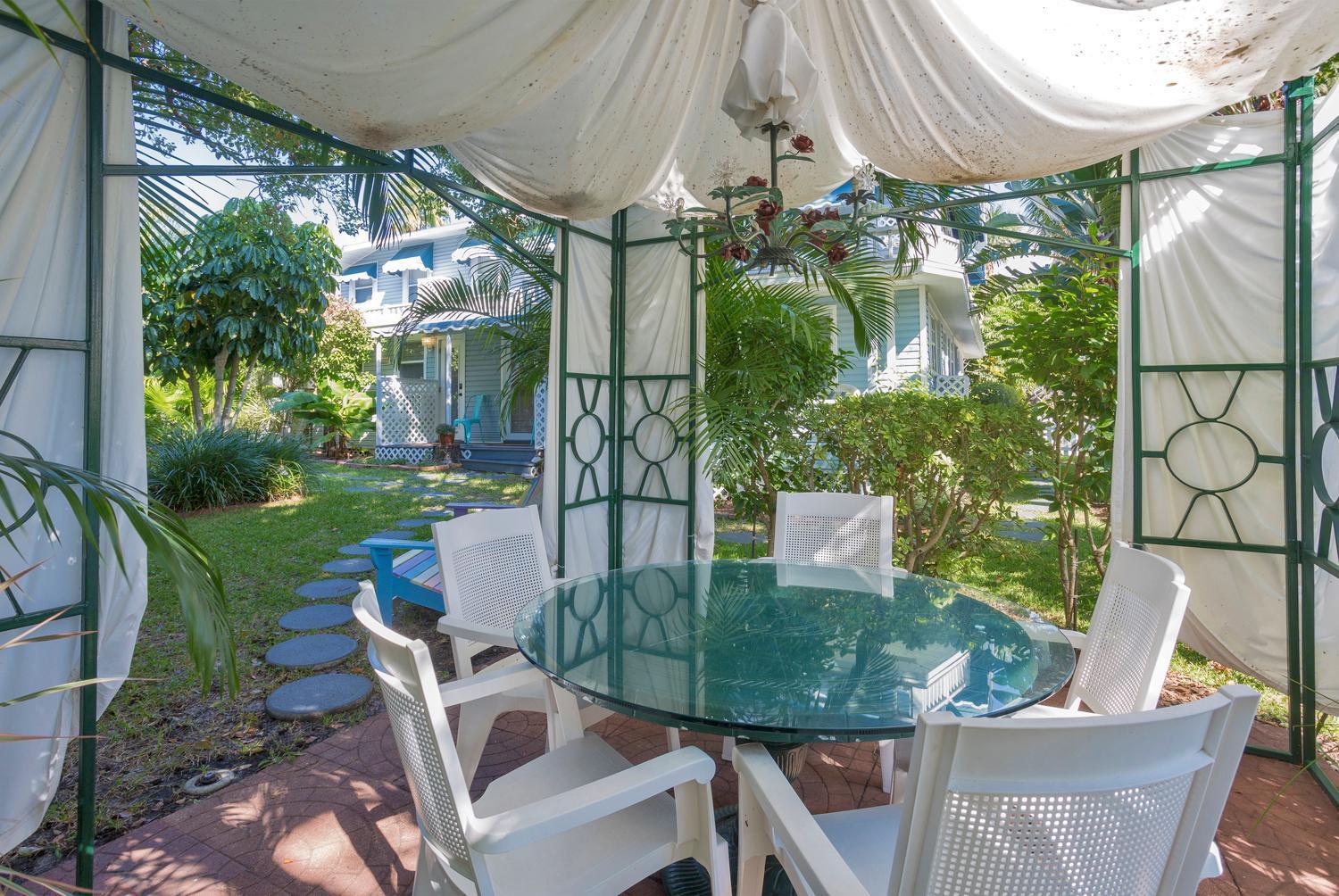 Meranova Guest Bed & Breakfast