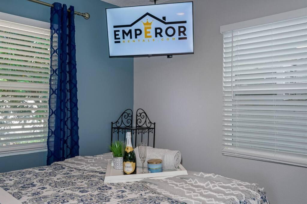 Downtown Gem, Fully Renovated #4 * Dunedin