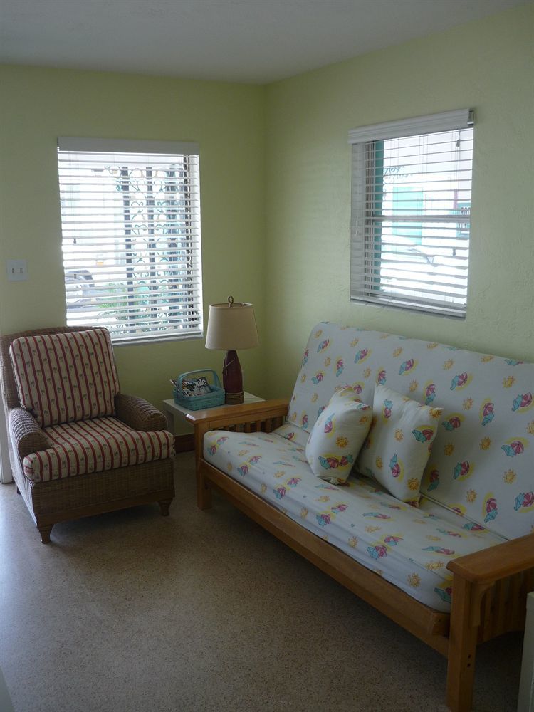 Motel Palm Court