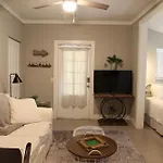 Cozy Apartment Overlooking Downtown And Park No Kids, No Pets