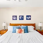 Modern 3Br - Pool - Game Room Home