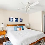 Modern 3Br - Pool - Game Room Home