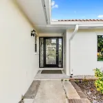 Modern 3Br - Pool - Game Room Home