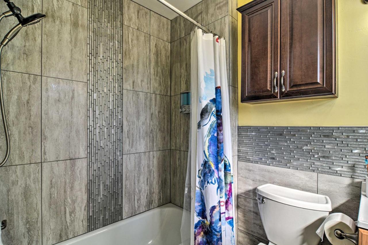 Holiday home Comfy Escape 1 Block To Main Street! *