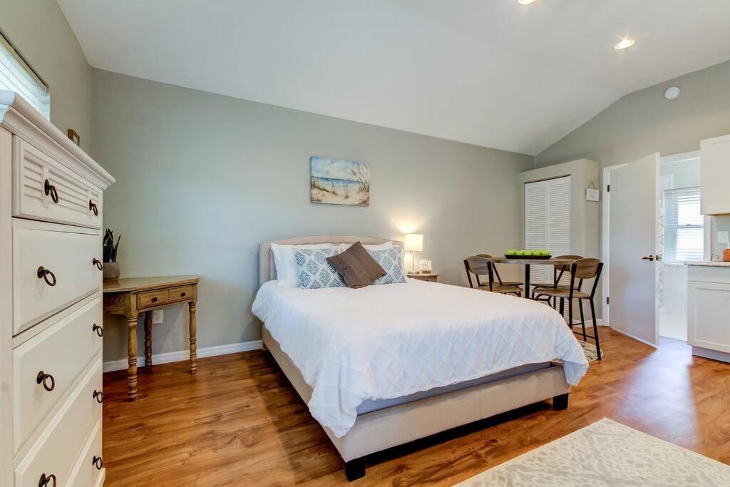 Beautiful In Downtown Dunedin! Apartment