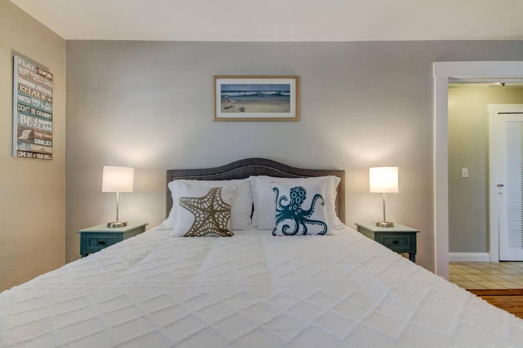 Rare- Downtown 2 Bedroom! Family Friendly! Dunedin