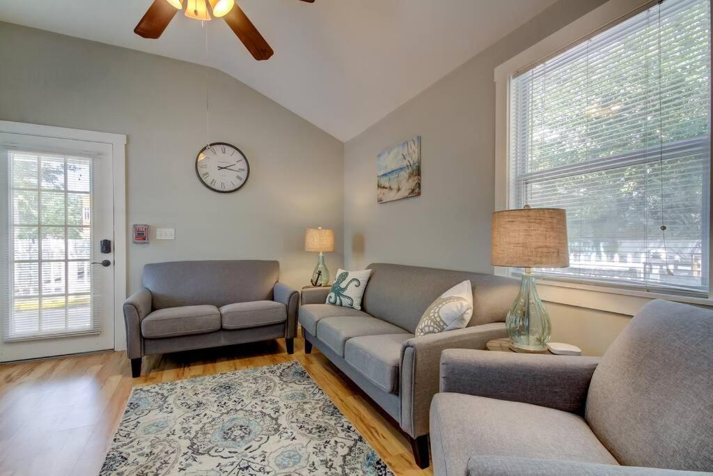 Rare- Downtown 2 Bedroom! Family Friendly!