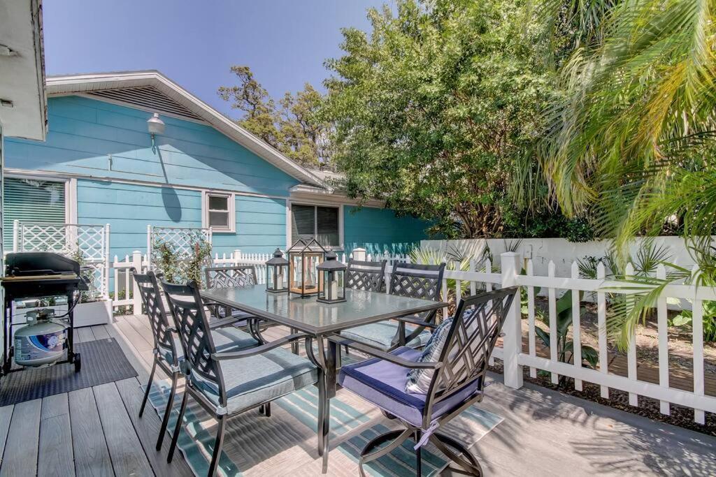 Apartment Rare- Downtown 2 Bedroom! Family Friendly! *