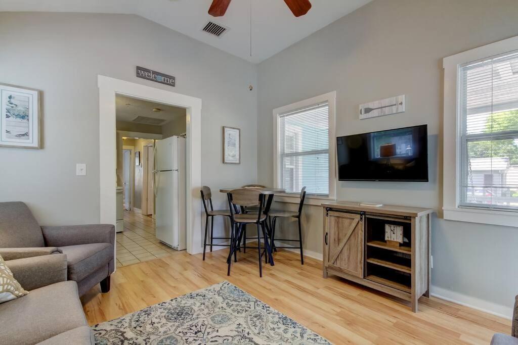 Rare- Downtown 2 Bedroom! Family Friendly! Apartment Dunedin