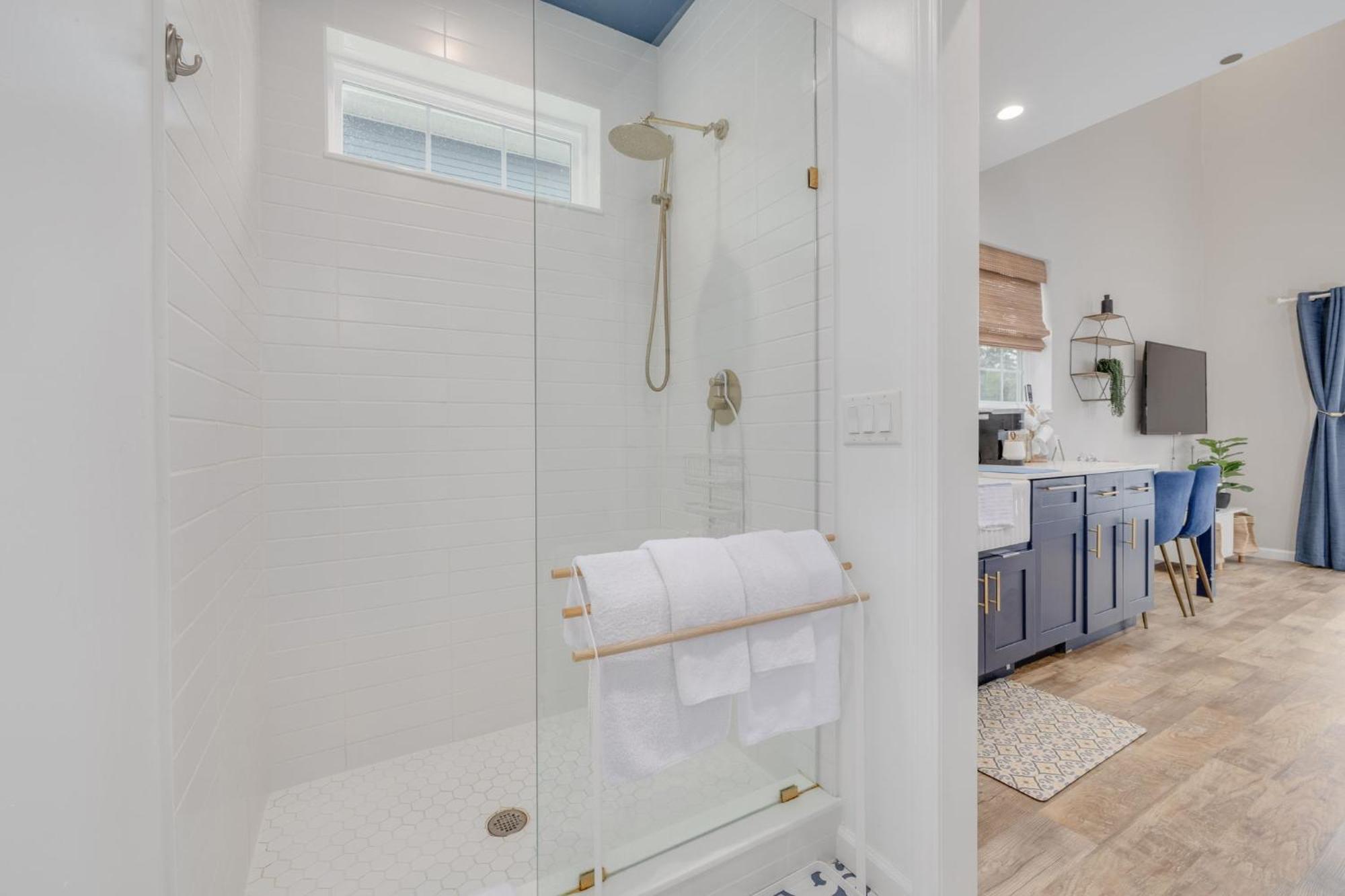 Shelly - Cozy 1 Bedroom Tiny With Pool Dunedin
