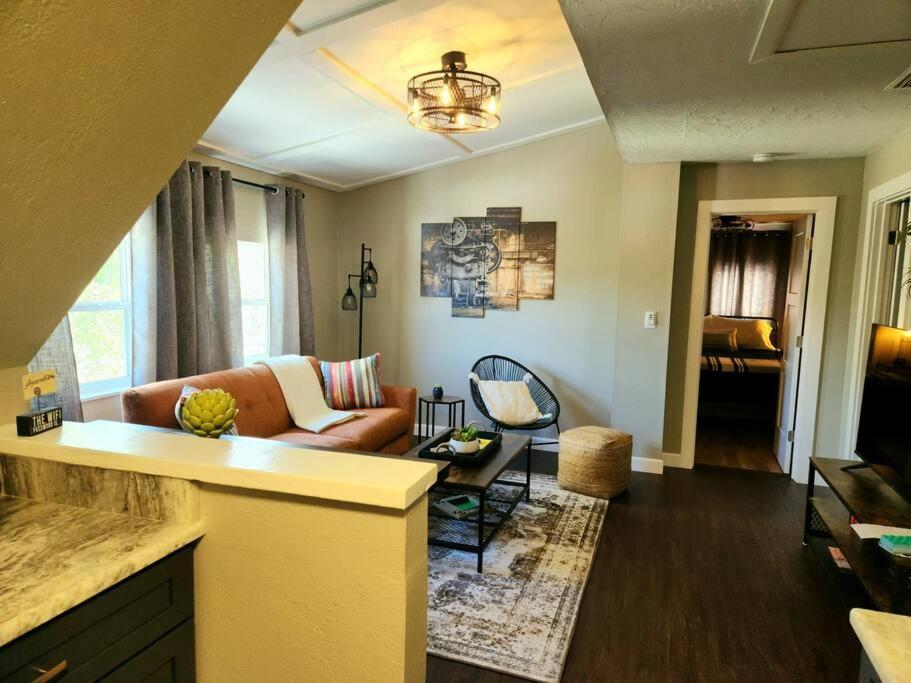 Apartment The Nest Downtown No Kids, No Pets *