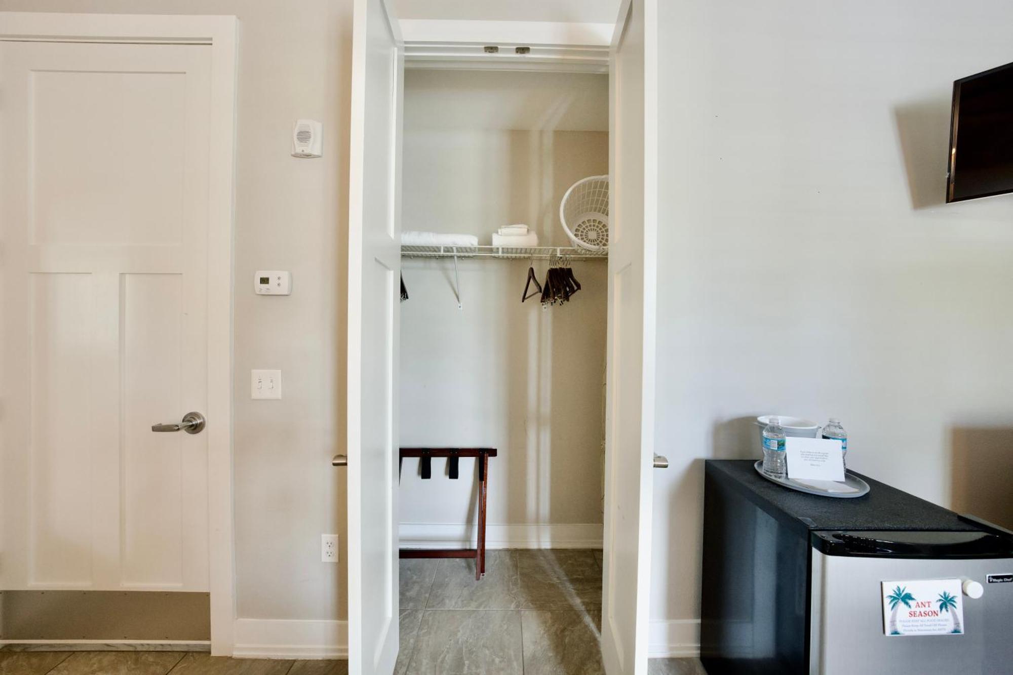 Sunny Side Apartment