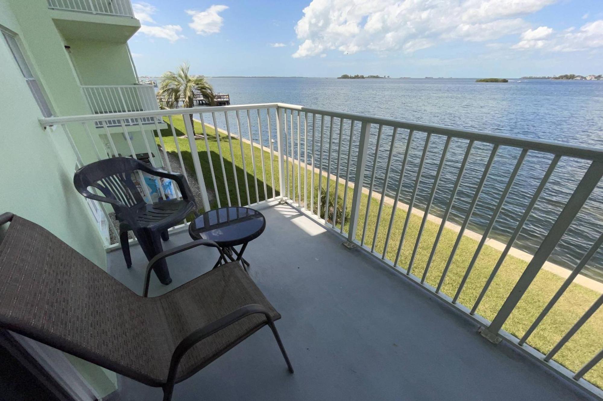 Dolphins Playground - 2nd Story Balcony *