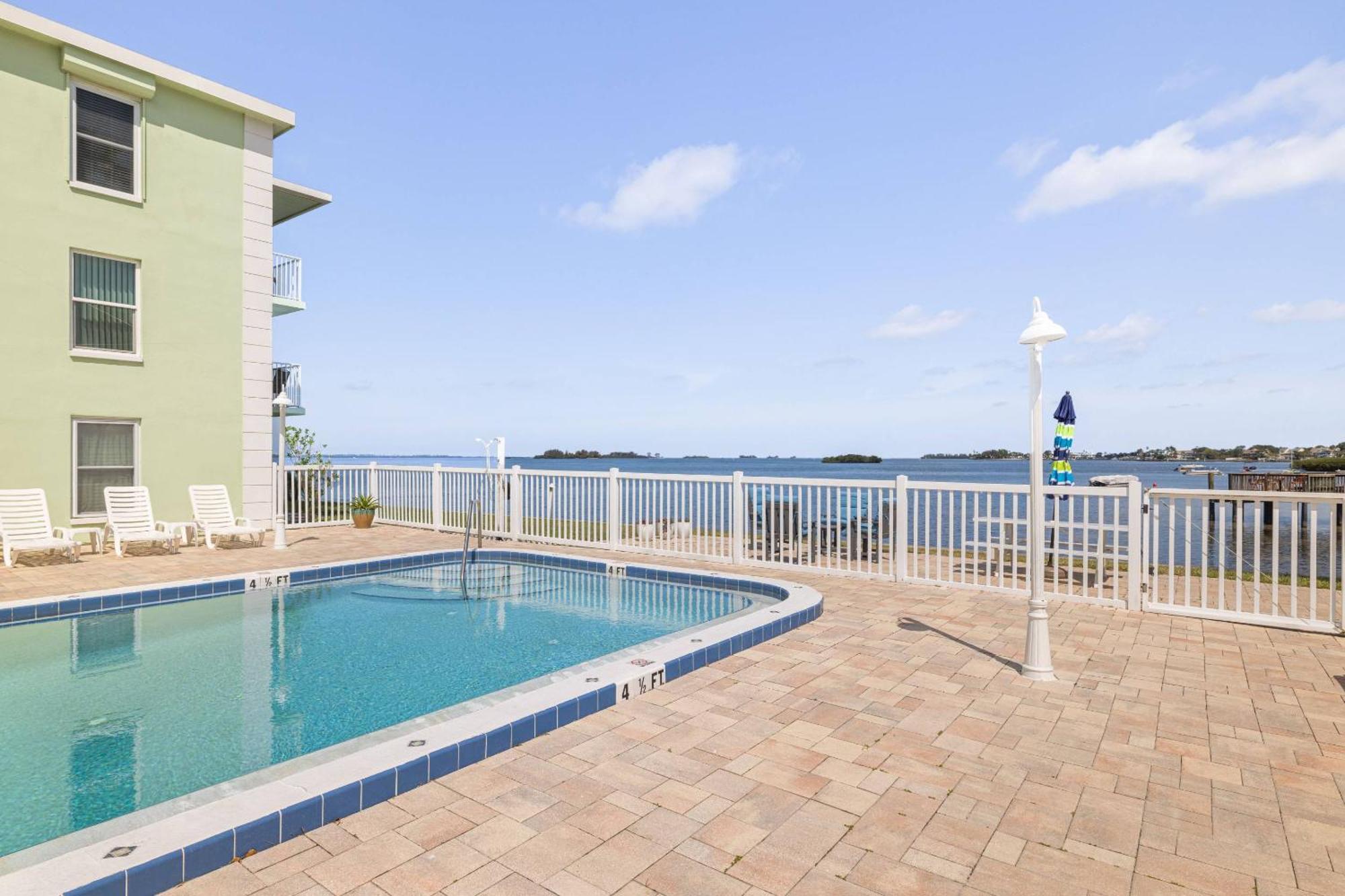 Holiday home Dolphins Playground - 2nd Story Balcony *