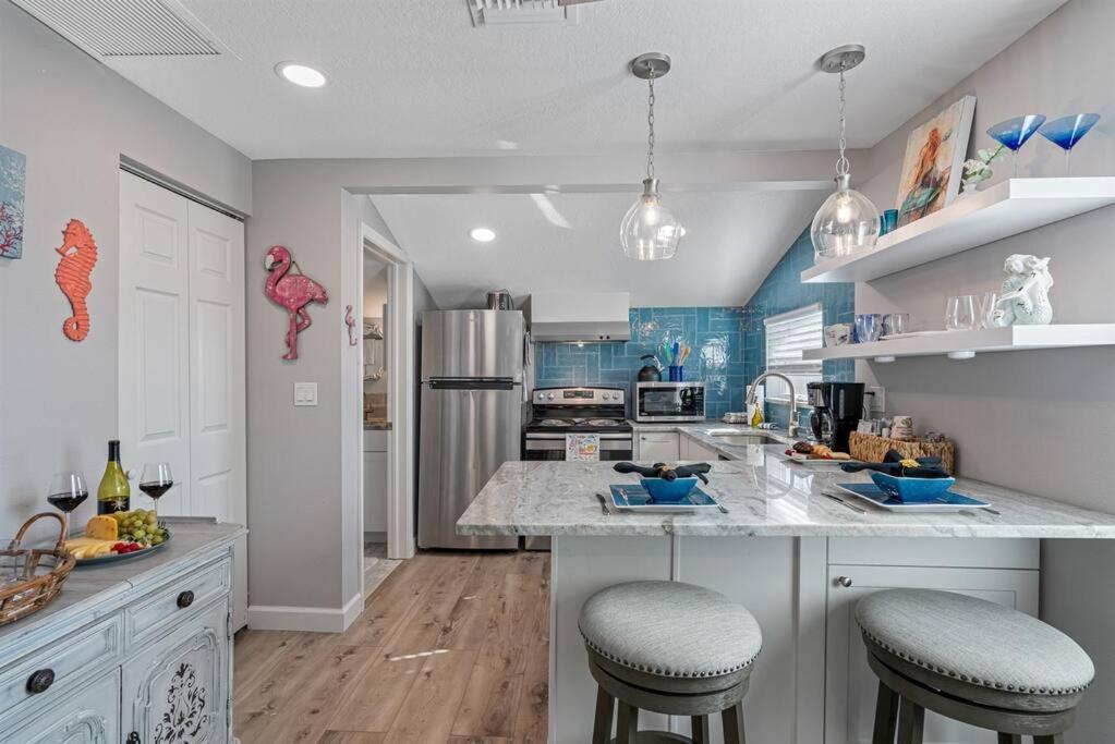 Downtown Gem, Fully Renovated #4 Apartment