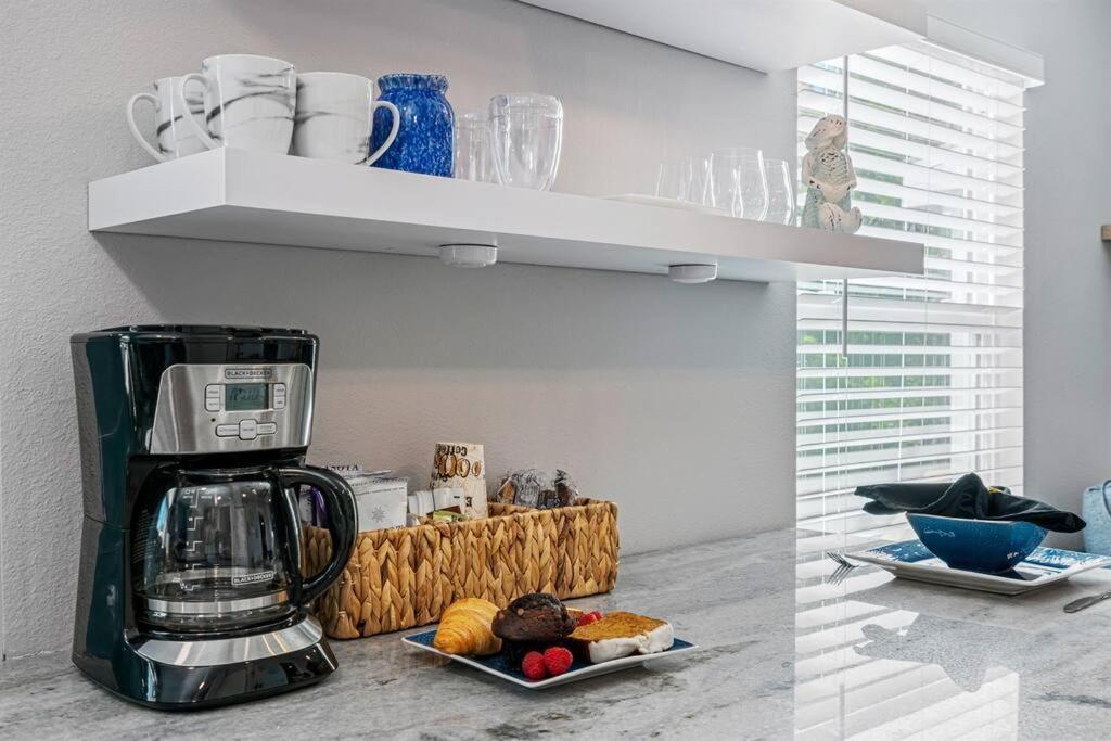 Downtown Gem, Fully Renovated #4 Apartment *