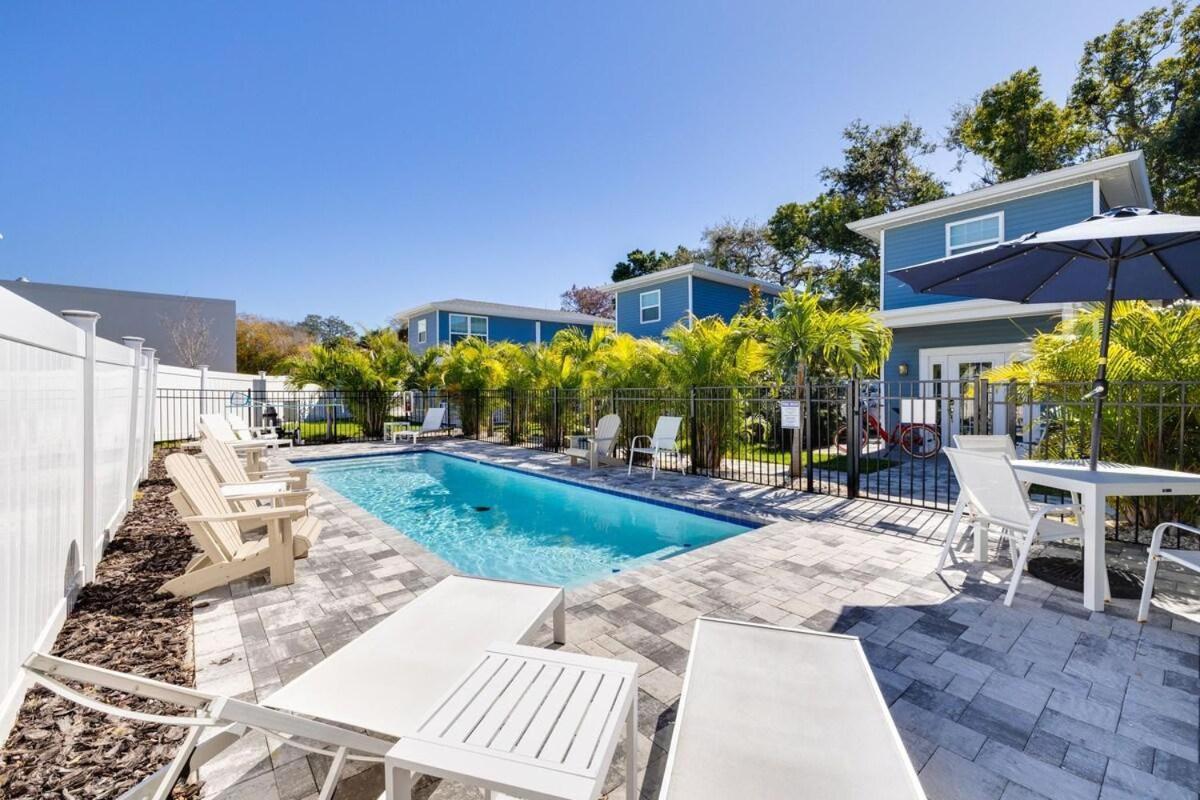 Little Blue Hideaway 