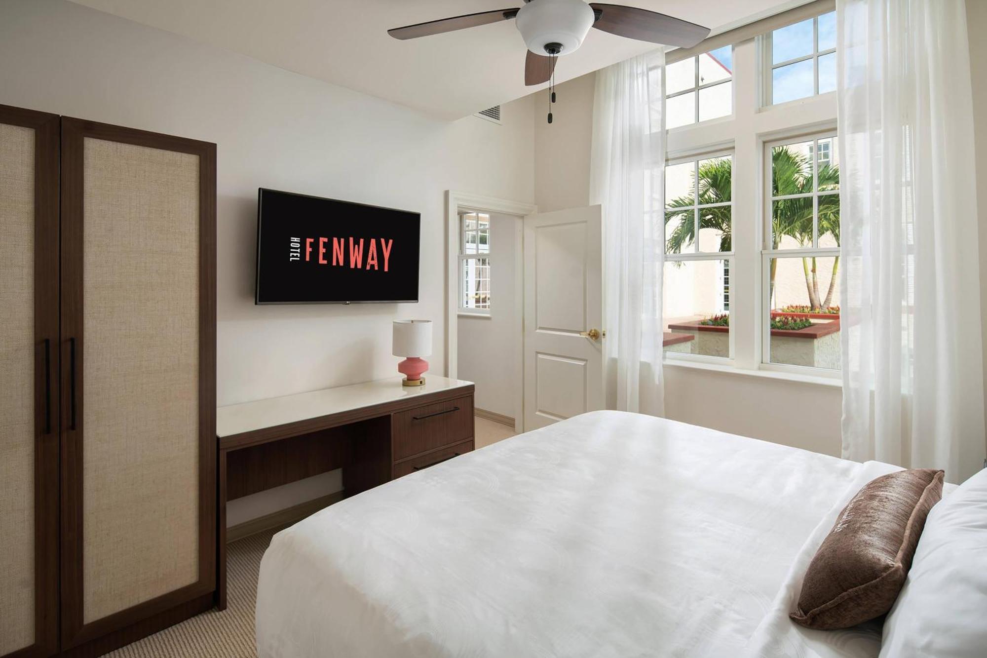 Fenway Hotel, Autograph Collection Hotel 2*