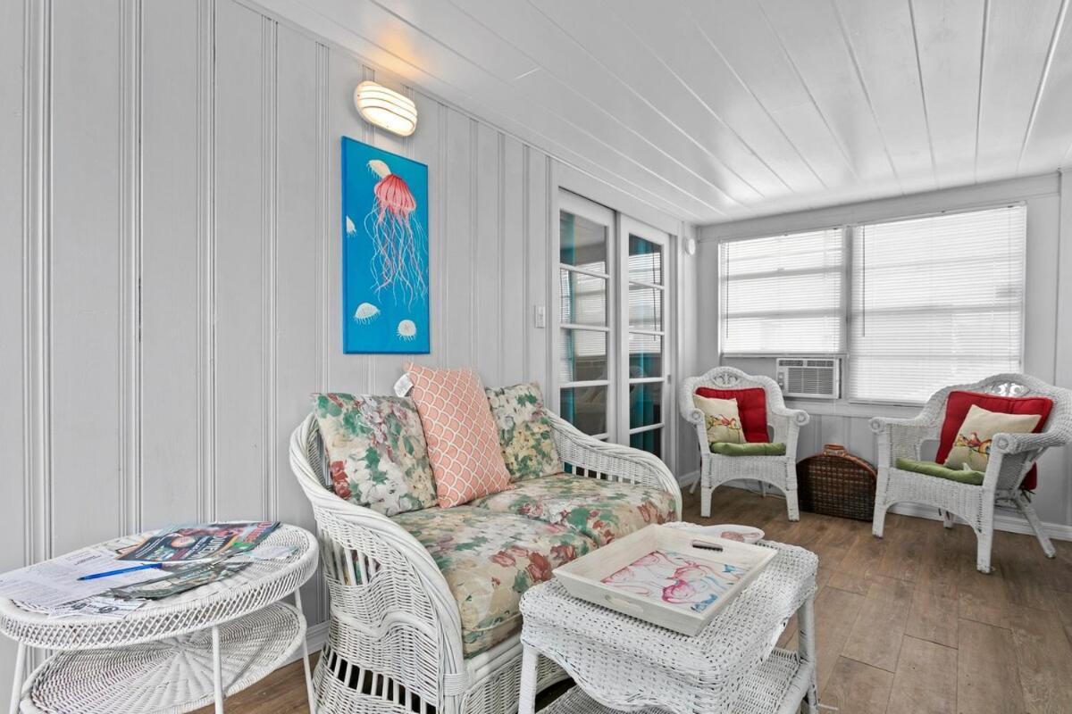 Holiday home Sunset On Main Street - Cozy Oasis With Fire Pit *