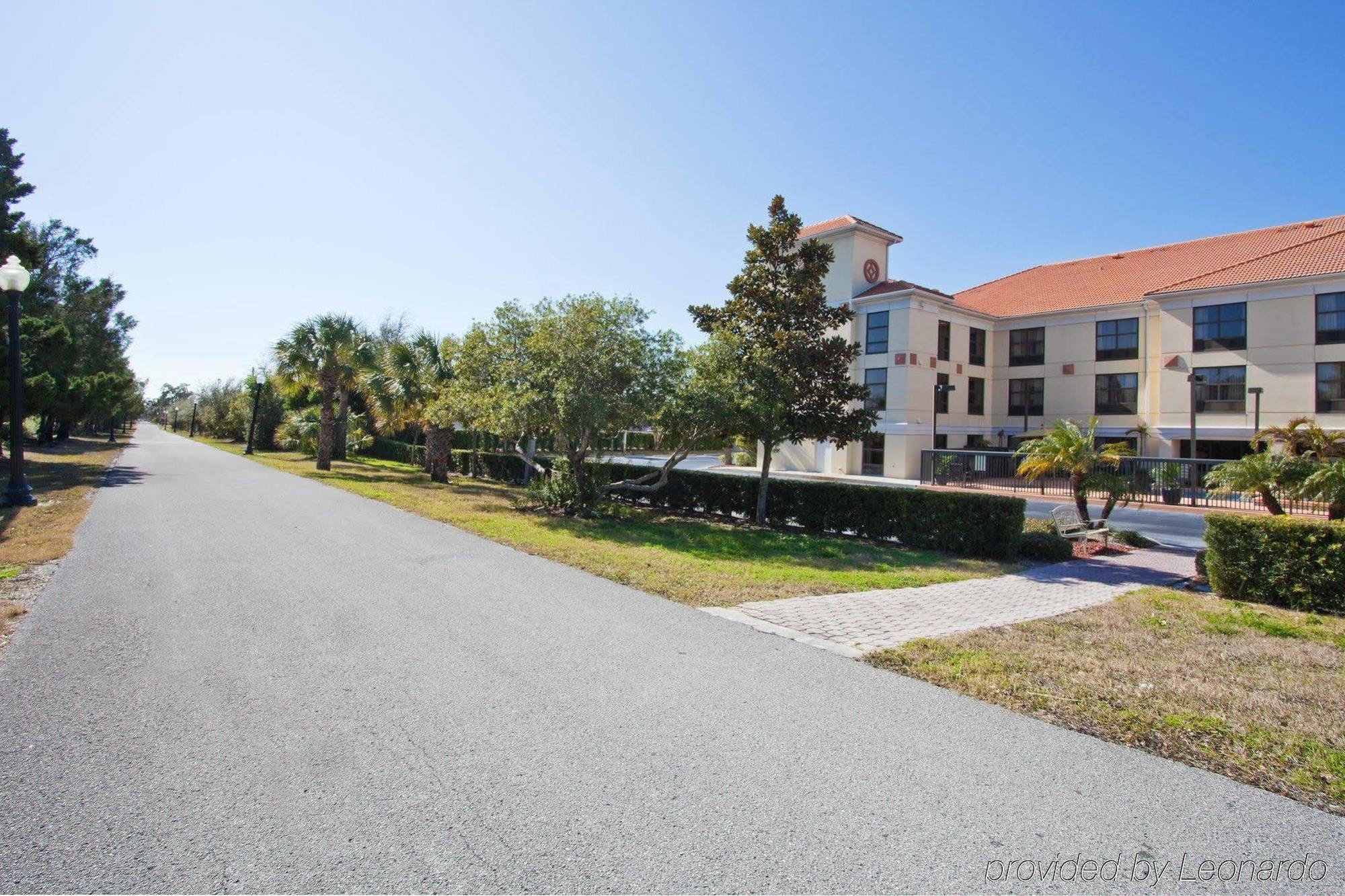Hotel Express & Clearwater North/dunedin 2*