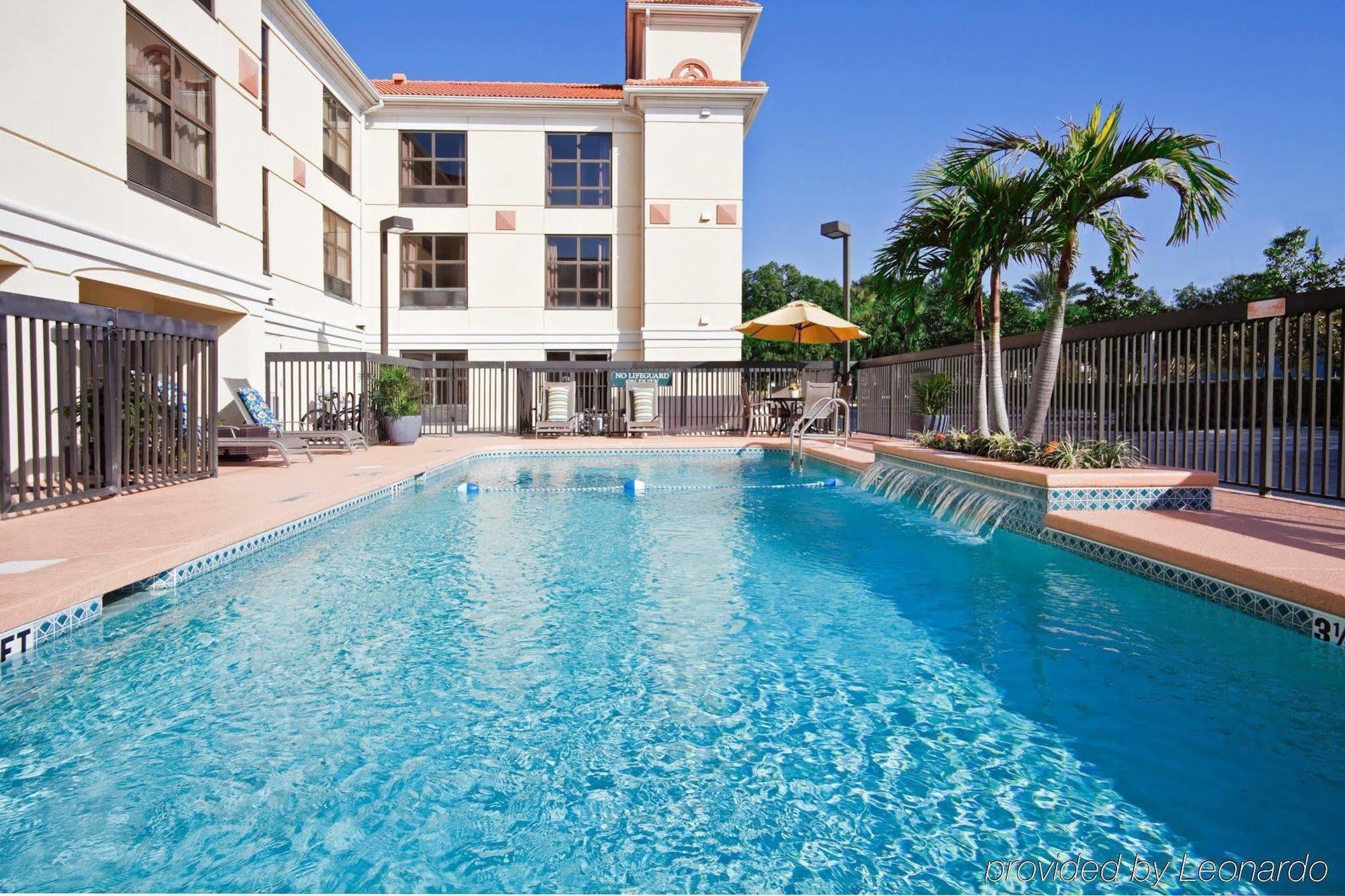 Hotel Express & Clearwater North/dunedin 2*