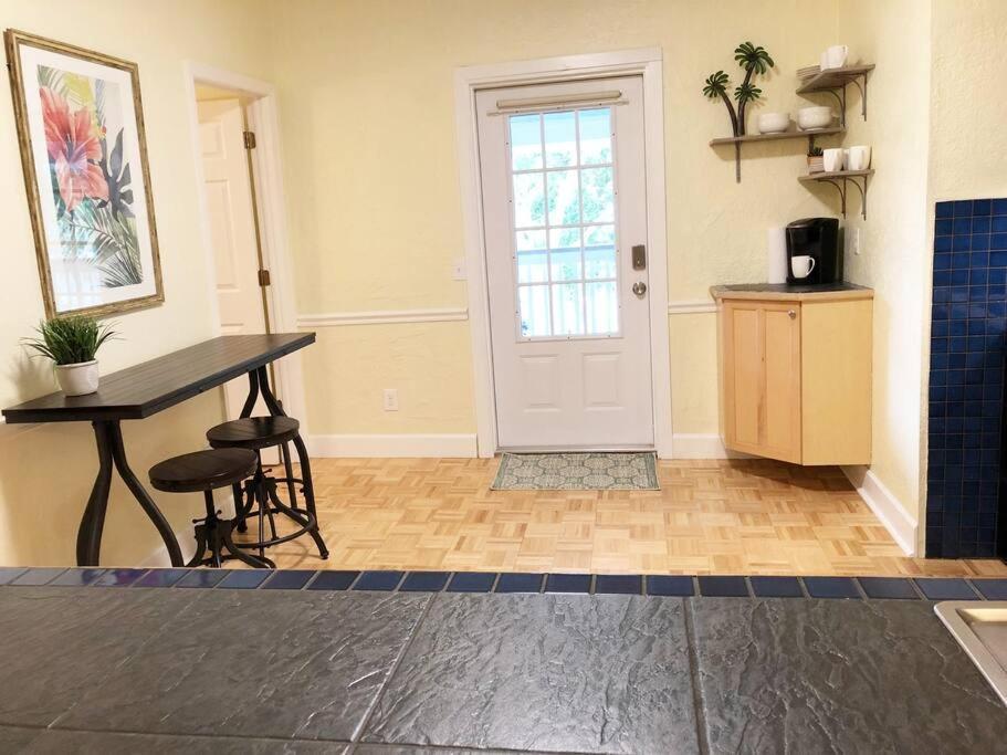 2 Bedroom Overlooking Town Square No Kids, No Pets Apartment *