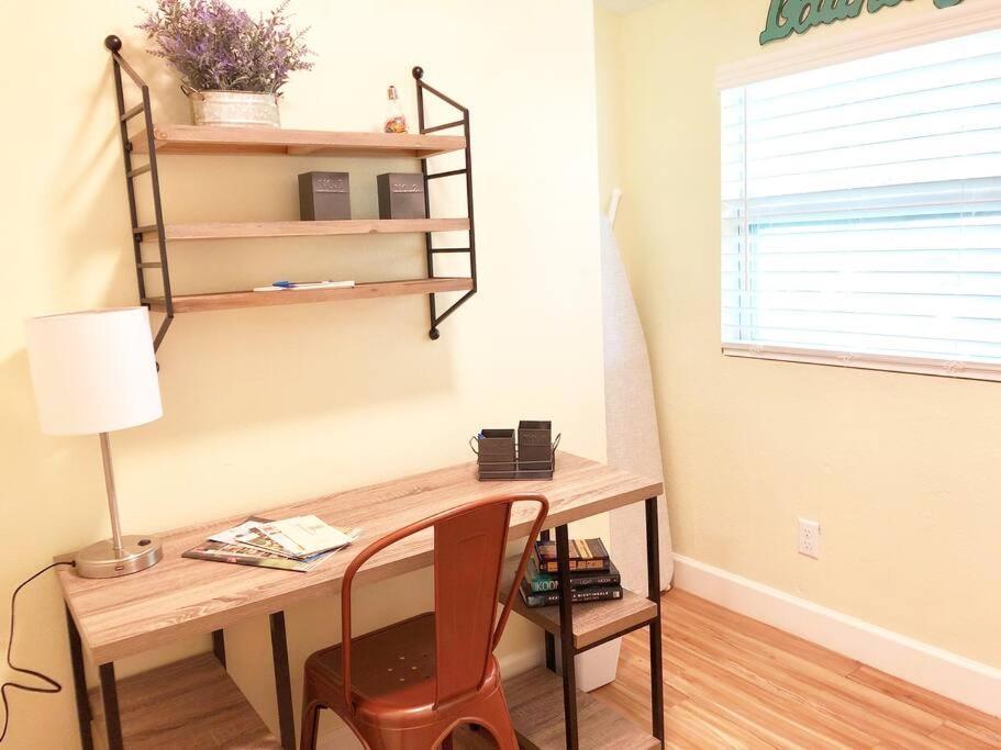 Apartment 2 Bedroom Overlooking Town Square No Kids, No Pets *